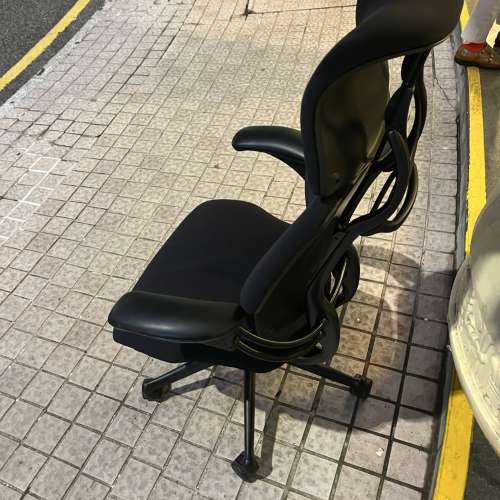 頂級人體工學椅Humanscale Freedom  黑色七八成新,功能正常 有興趣可黎葵涌有利工業...