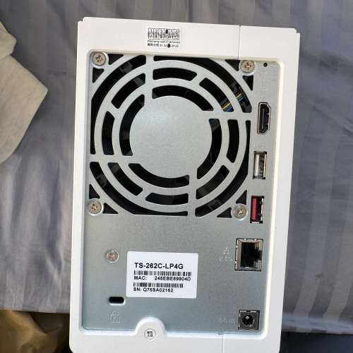 QNAP TS262C + 兩隻4TB HD