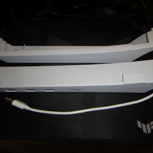 Ipega PG 5032 控制台壁掛式支架適用於 PS5 機架 帶 4 個 USB 充電器連接埠適用於 ...