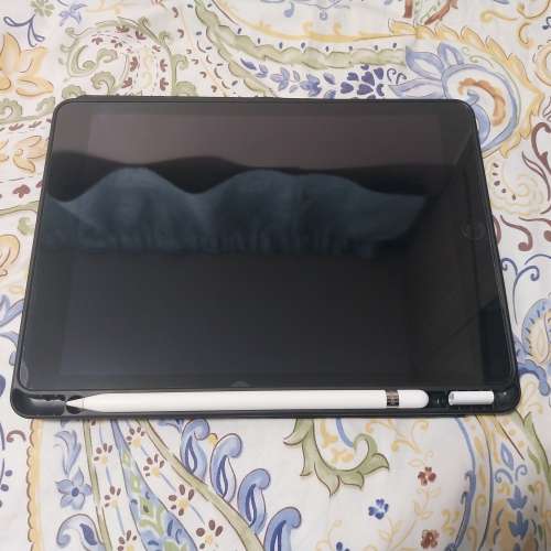 二手iPad (第九代) 64GB 連 Apple Pencil, 正版Apple充電器, 保護套(非Apple官方)