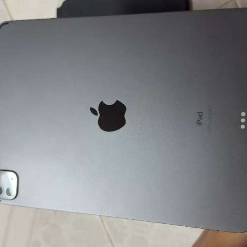 iPad Pro (M1) 11 inch with 512 gb + Magic Keyboard