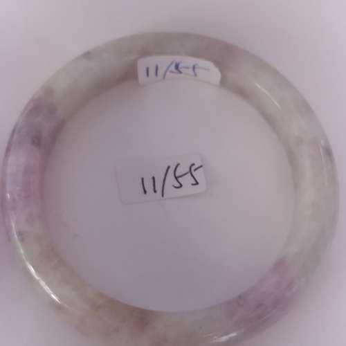 翡翠a玉 手鈪， 有瑕疵裂紋， 市價 過千元， 每隻250元， 一手四隻共售 六百元。no...