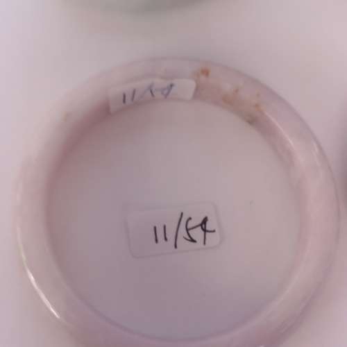 翡翠a玉 手鈪， 有瑕疵裂紋， 市價 過千元， 每隻250元， 一手四隻共售 六百元。no...