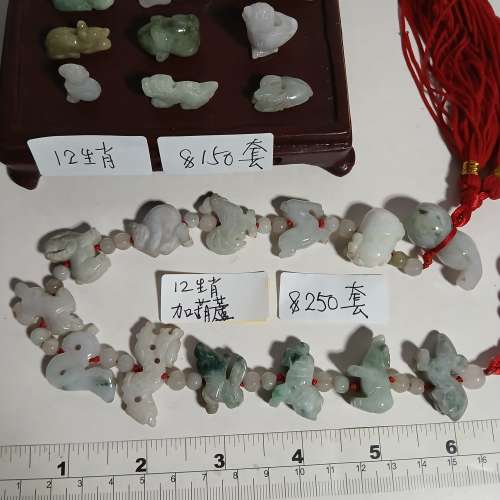 一手兩套A玉12生肖共售350元，單套如照片顯示。no.D19.12.24