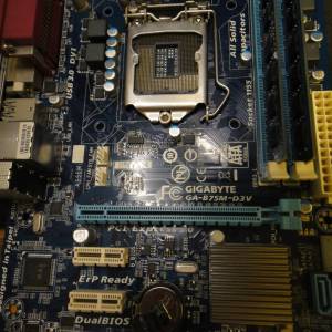 GA-B75M-D3V 主版 (正版WindowHome) i3-2120  3.3GHz 4GB Ram Socket 1155