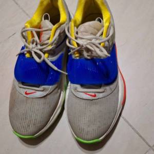 二手Nike字母哥籃球鞋200$東涌地鐵站交收如果可以嘅話加我電話號碼