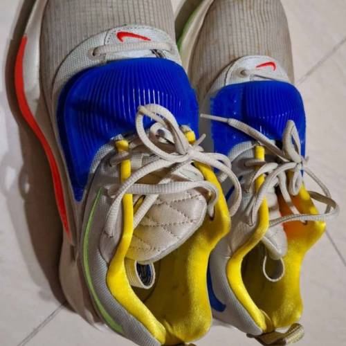 二手Nike字母哥籃球鞋200$東涌地鐵站交收如果可以嘅話加我電話號碼