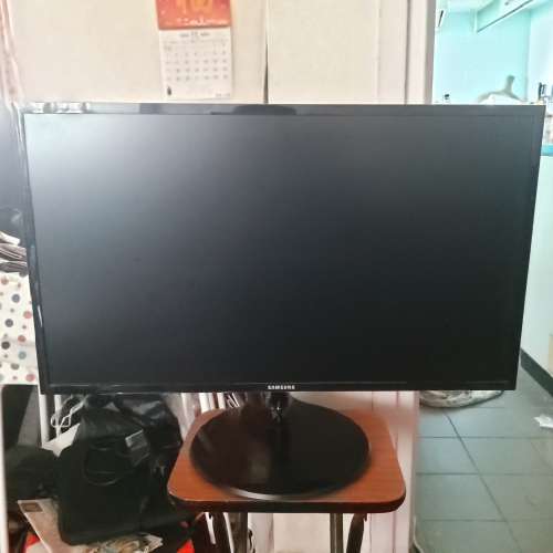 Samsung 27” LED Monitor