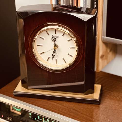 出售 昭和風 citizen 鋼琴木座枱鐘一個，100%正常，95%新，使用一粒2 A電池，有意請...
