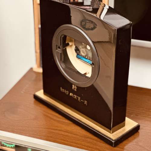 出售 昭和風 citizen 鋼琴木座枱鐘一個，100%正常，95%新，使用一粒2 A電池，有意請...