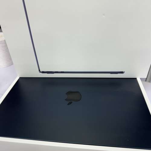 99%New MacBook Air 13吋 2022年 M2 8+256SSD 午夜黑色 全套有盒有配件 香港行貨 首...