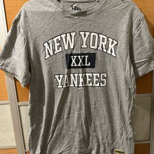 New Era Yankees 男裝淺灰色M碼tee