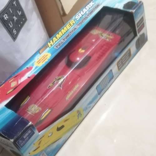 高速遙控船一架