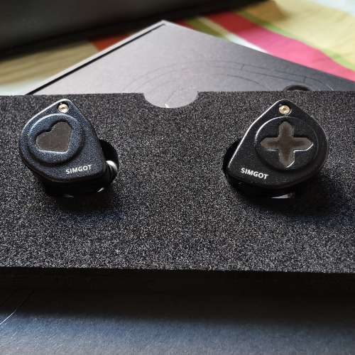 99.9% new SIMGOT EW300 HBB Limited Edition 三混合入耳式耳機 + MAE聲學導管套件 ...