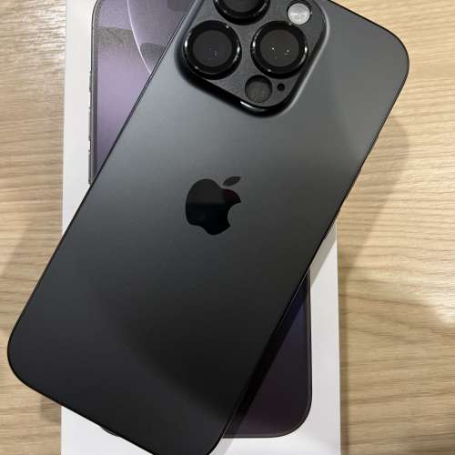 iPhone 16pro 256gb,港行黑色鈦金屬，電池健康度100，已貼mon 貼鏡頭貼，保養至25年...