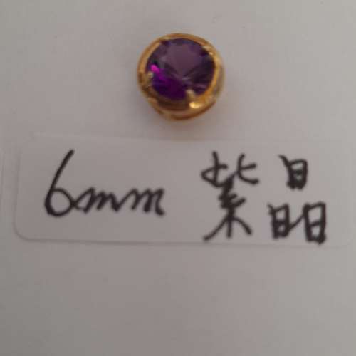 清理舊存貨。三個迷你晶石吊墜平售，因為沒有找到金成色印。每個三百元，三個六百...