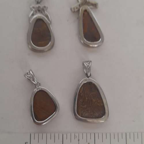 澳洲澳寶opal夾層鑲嵌純銀吊墜，每個390元， 兩個八折四個七折。no.22.12.24