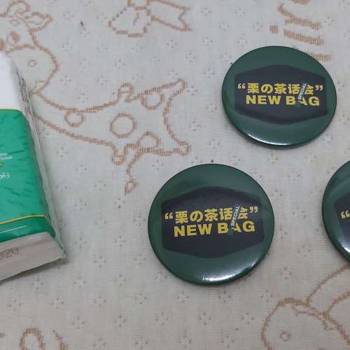 全新栗之茶話會 NEW BAG 襟章 徽章 掛飾 胸針 別針 胸章 扣章 襟針 扣針 Pins