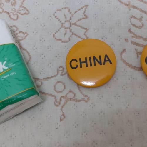全新 China 襟章 徽章 掛飾 胸針 別針 胸章 扣章 襟針 扣針 Pins