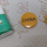 全新 China 襟章 徽章 掛飾 胸針 別針 胸章 扣章 襟針 扣針 Pins