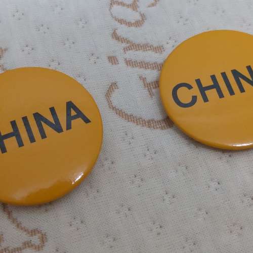 全新 China 襟章 徽章 掛飾 胸針 別針 胸章 扣章 襟針 扣針 Pins