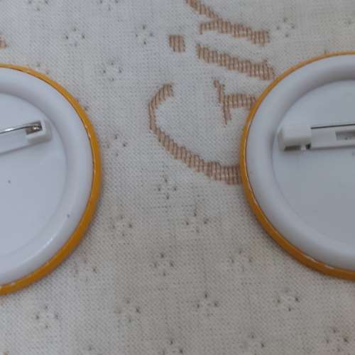 全新 China 襟章 徽章 掛飾 胸針 別針 胸章 扣章 襟針 扣針 Pins