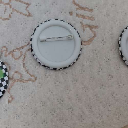 全新Teaparty黑白格仔 襟章 徽章 掛飾 胸針 別針 胸章 扣章 襟針 扣針 Pins