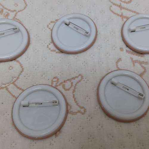 全新 Milk Tea 襟章 徽章 掛飾 胸針 別針 胸章 扣章 襟針 扣針 Pins