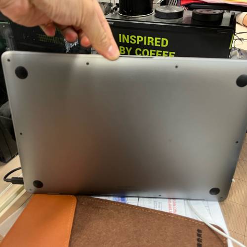2018 macbook  air 13 吋,2個usb type c 頭  1.6Ghz intel i5 8gb ram   128gb SSD