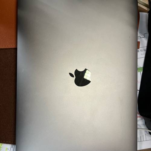 2018 macbook  air 13 吋,2個usb type c 頭  1.6Ghz intel i5 8gb ram   128gb SSD