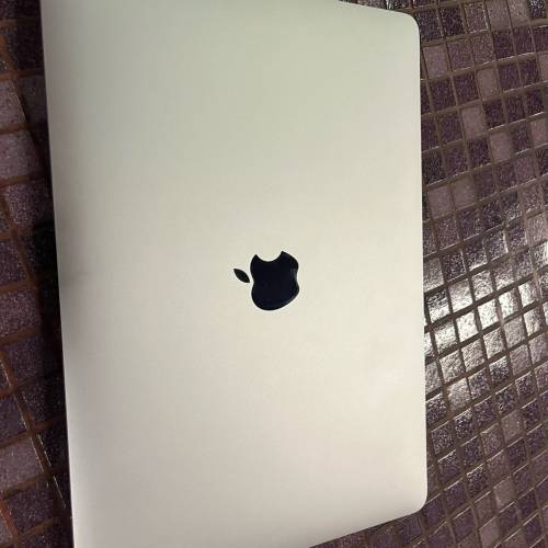 2019 macbook  air 13吋,2個usb type c 頭  1.6Ghz intel i5  8gb ram  256gb SSD