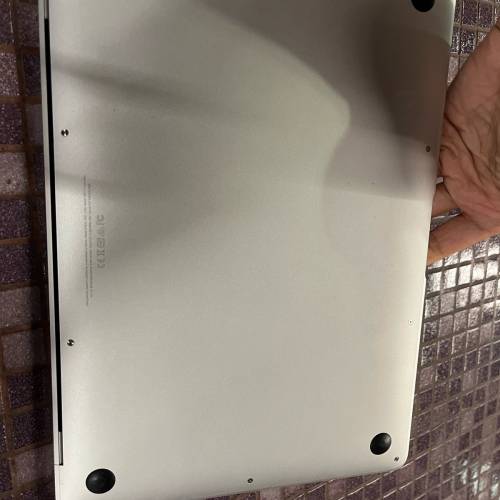 2019 macbook  air 13吋,2個usb type c 頭  1.6Ghz intel i5  8gb ram  256gb SSD