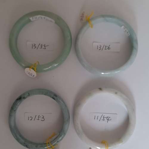翡翠A玉白底青/花青手鈪，單一隻六百八十元兩隻起八折全部四隻七折。no.24.12.24