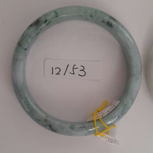 翡翠A玉白底青/花青手鈪，單一隻六百八十元兩隻起八折全部四隻七折。no.24.12.24