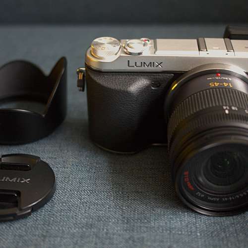 Panasonic Lumix GX7 + 14-45mm lens (MFT,M43)