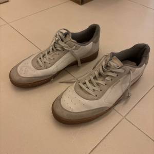 新淨全正常 Superdry 極度乾燥冒險魂深藍色海軍藍帆布鞋平底 白色休閒鞋運動鞋跑步...