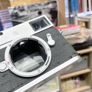 Leica M10 Digital Camera "Leitzpark Edition"Silver Chrome Finish 20024