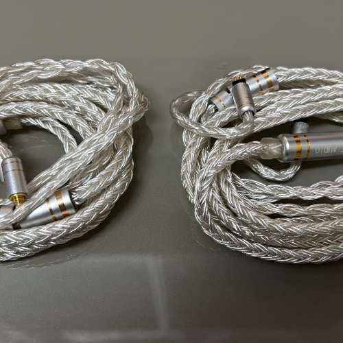 (耳機線:飄雪)與藍龍王耳機線粗度相約但作極大提升，同時使用64升級線絕緣PVC外皮，...