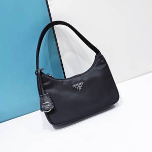 Prada 腋下包