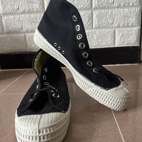 Novesta 黑色帆布鞋 （全新）