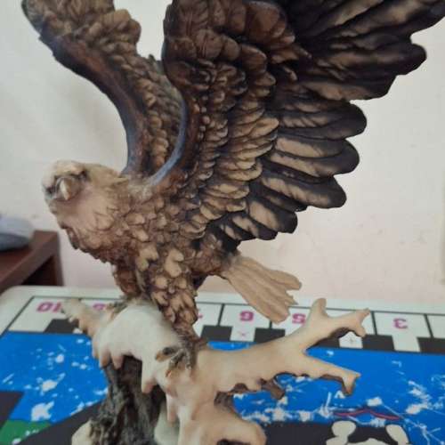 飛鷹擺設極重手