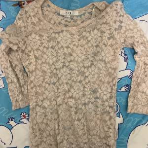 Forever 21 lace t