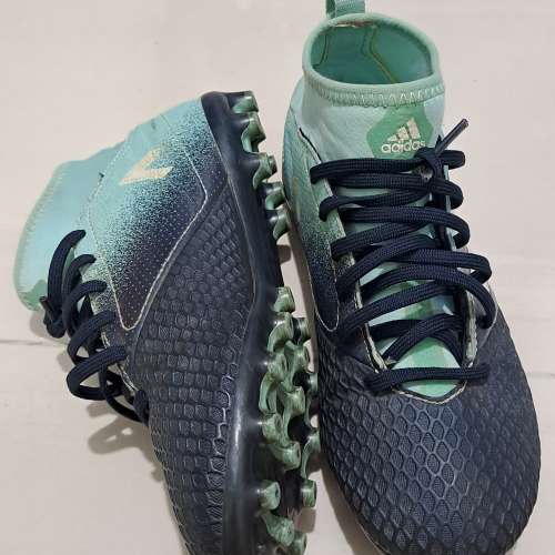 Adidas兒童足球鞋