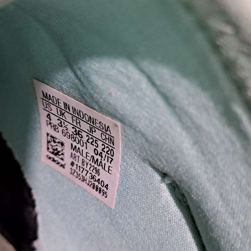 Adidas兒童足球鞋