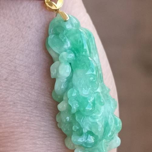 💝緬甸天然A貨糯冰綠翡翠白菜
  （可代做香港玉石鑒定証書）
❤18K金釦
❤38.5mm*1...