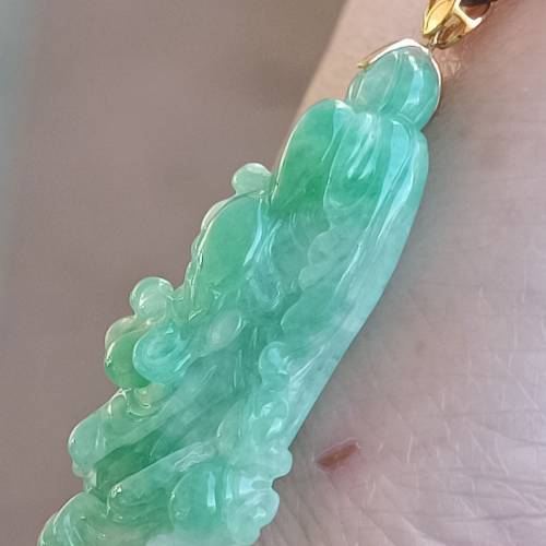 💝緬甸天然A貨糯冰綠翡翠白菜
  （可代做香港玉石鑒定証書）
❤18K金釦
❤38.5mm*1...