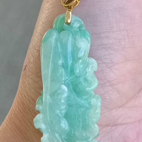 💝緬甸天然A貨糯冰綠翡翠白菜
  （可代做香港玉石鑒定証書）
❤18K金釦
❤38.5mm*1...