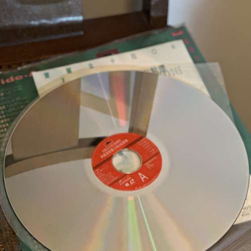 出售 鄧麗君  碟聖LD卡拉ok碟，碟面冇花，封套約八成新，有意請pm我，謝謝