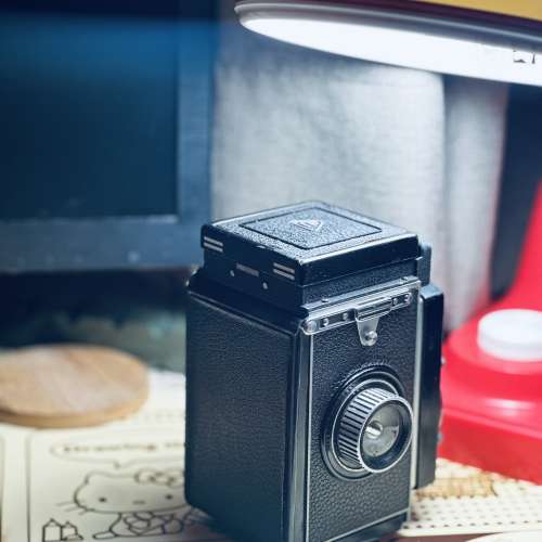 出售海𠥹120菲林相機，按快門及自拍制有反應，長放防潮箱，因冇菲林測試，所以平讓...