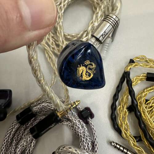 退坑賣新淨32單元龍王耳機連2條升級線